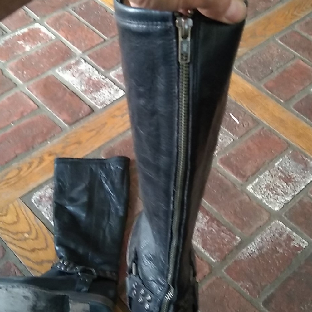 Boots - Picture 4 of 7